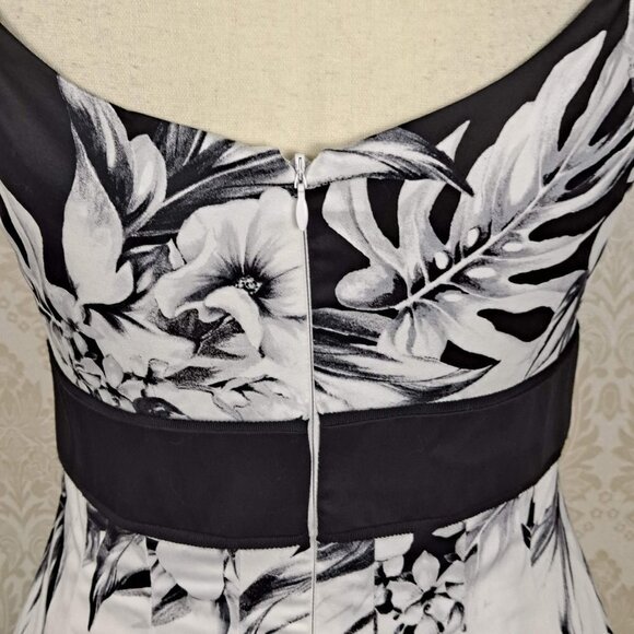 WHMB Size 2 Black And White Fit and Flare Dress Wide Straps Defined Waist NWT - Picture 10 of 16